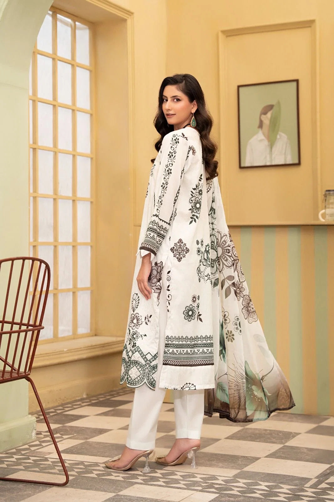 EMBROIDERED LAWN SUIT