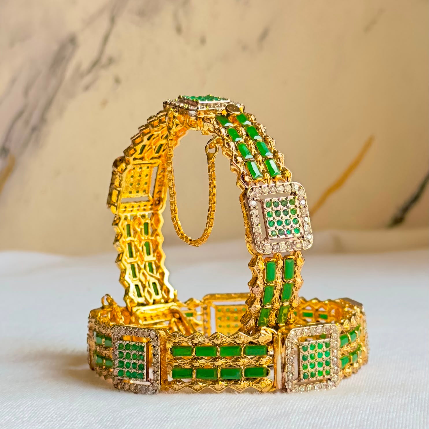Pair of openable bangle gold polish