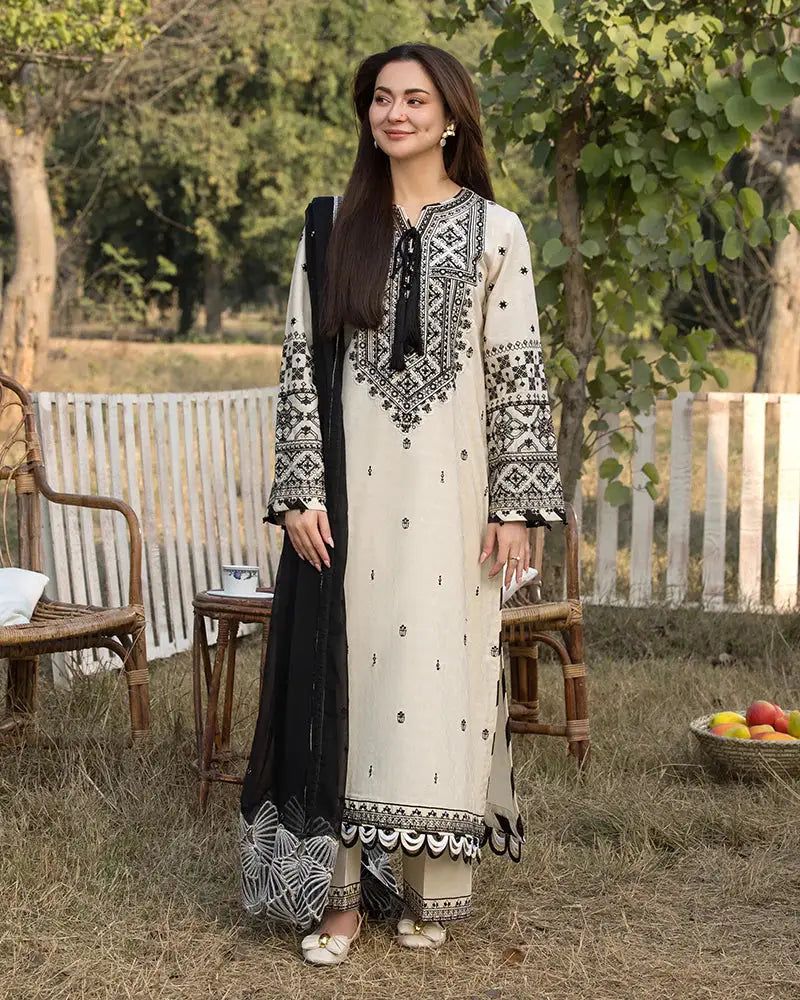 QALAMQAR Dhanak Embroidered