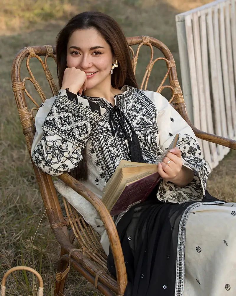 QALAMQAR Dhanak Embroidered